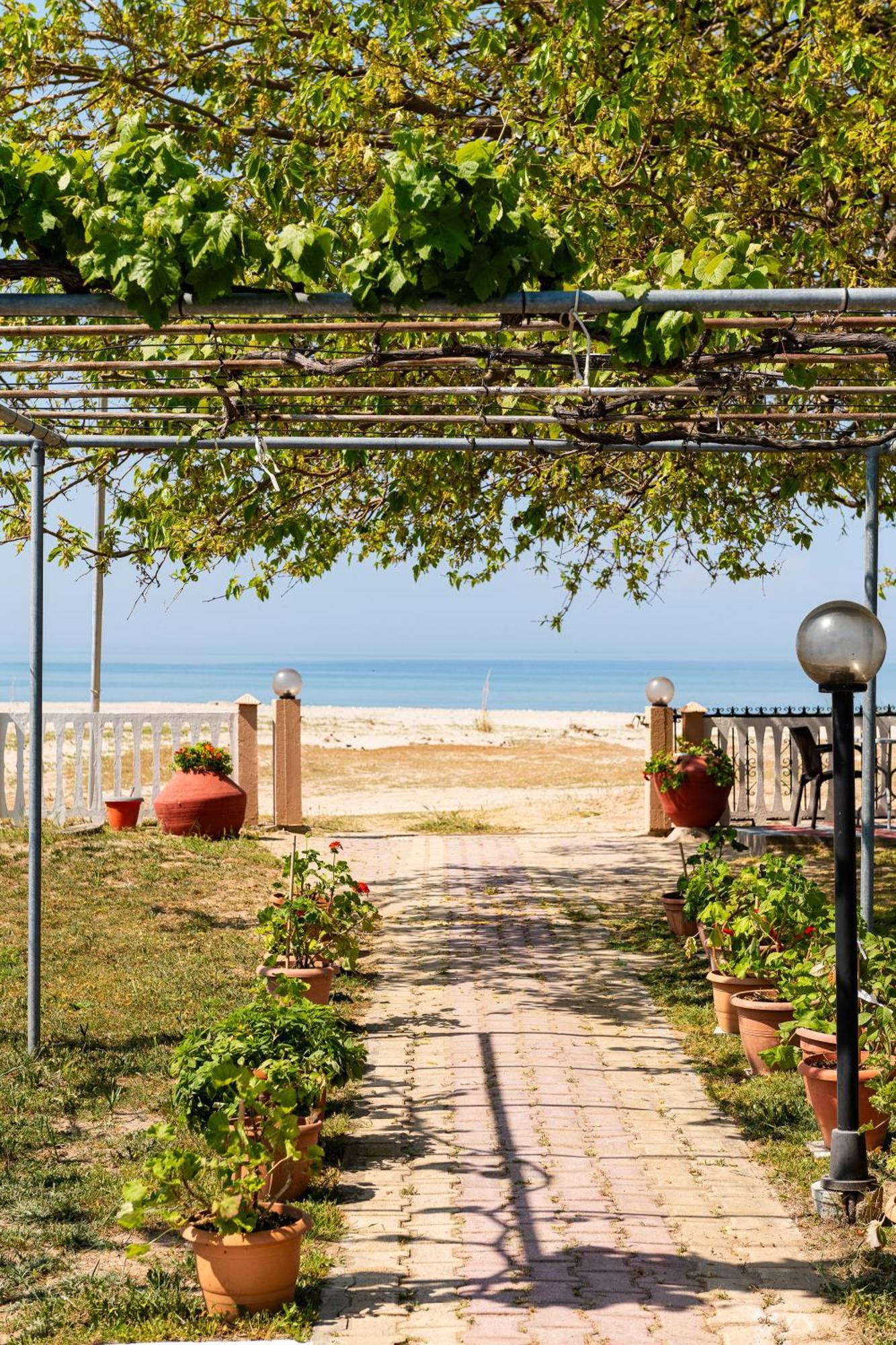 Opalium Beach Front Suites Potos Exterior foto