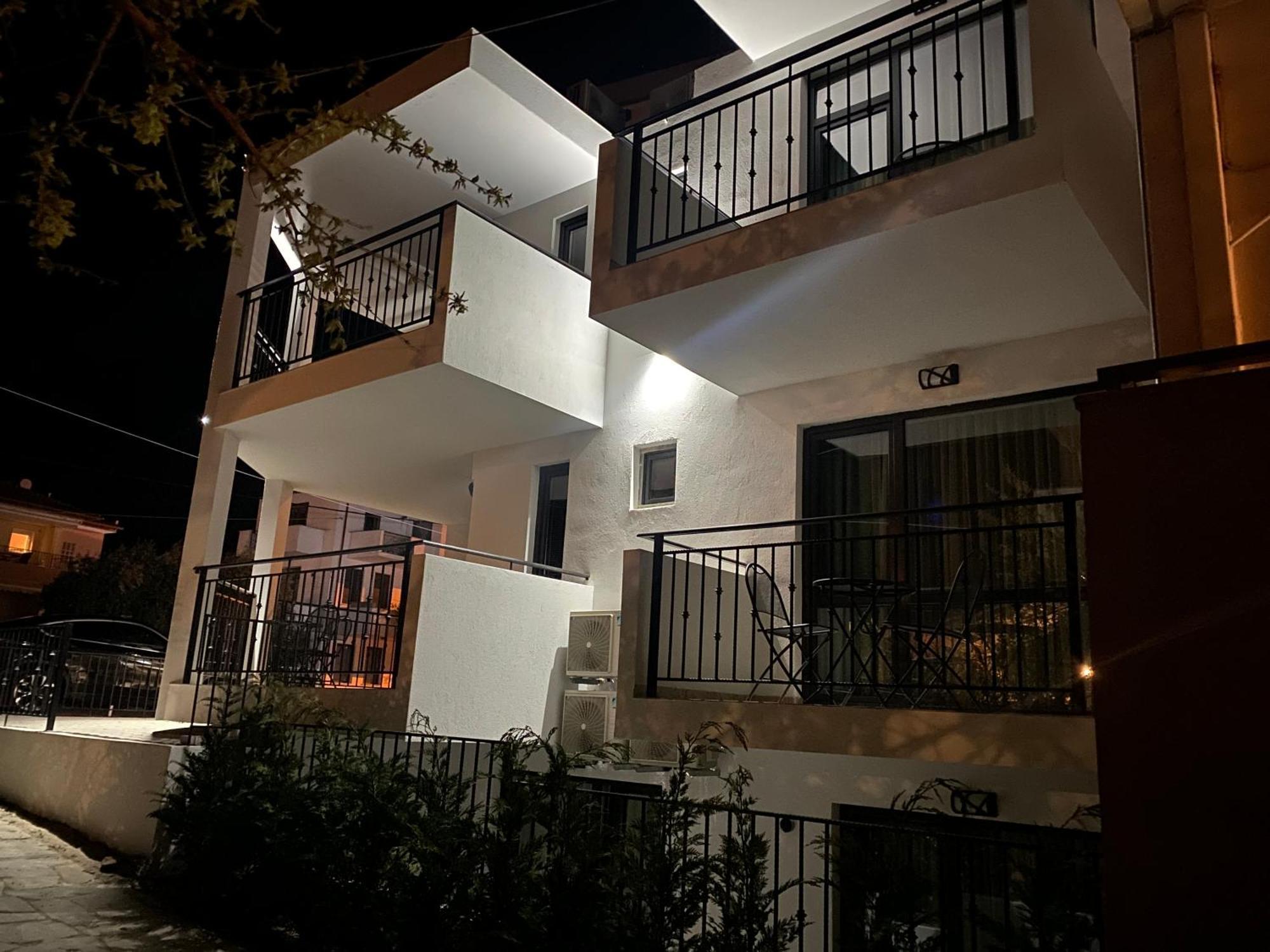 Opalium Beach Front Suites Potos Exterior foto